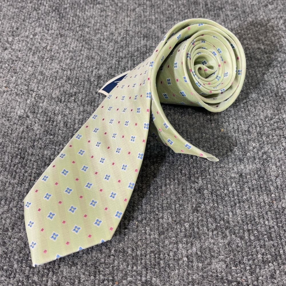 *NWT Cape Cod Neckwear 100% Silk Foulard Necktie